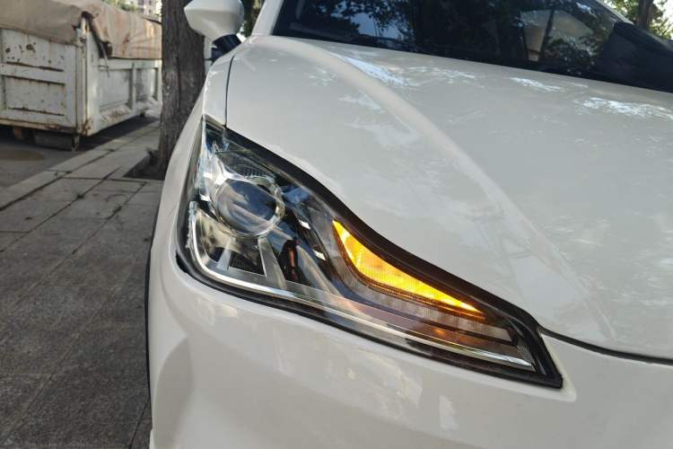 Used NETA V 2021 Standard Range Entertainment Edition Right Front Headlight