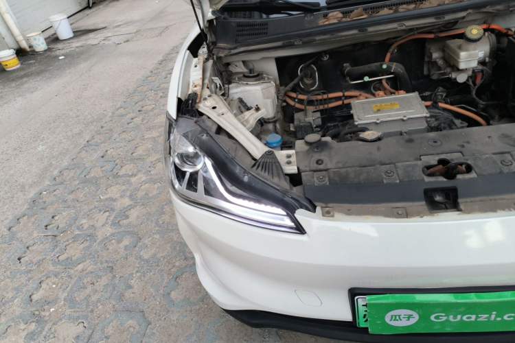 Used NETA V 2021 Standard Range Entertainment Version – Upgraded Model Right Front Headlight