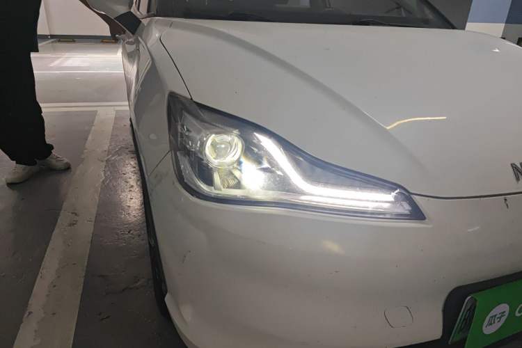 Used NETA V 2021 Long-Range Entertainment Edition Upgrade Model Right Front Headlight