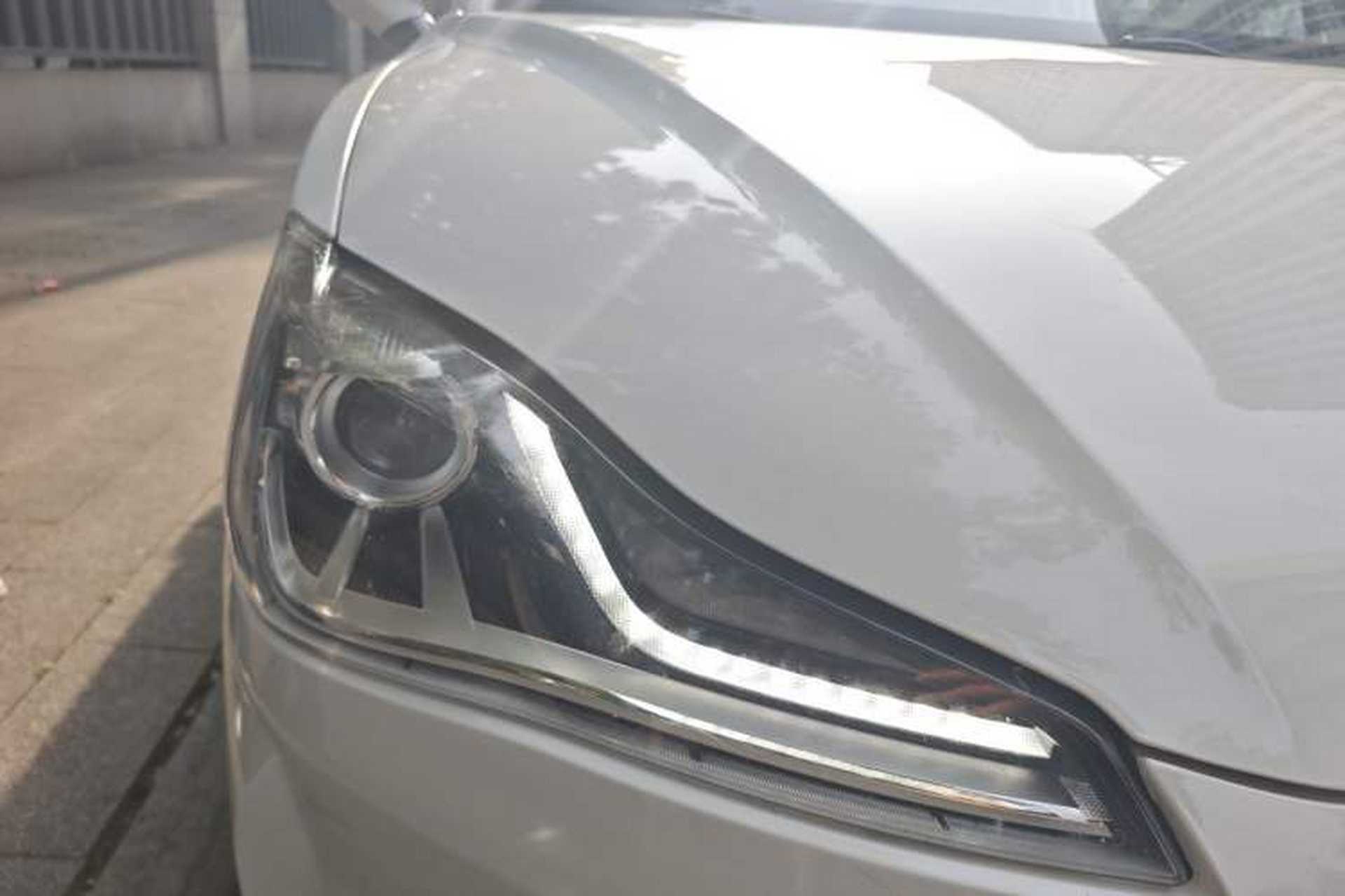 Used NETA V 2021 Long-Range Smart Edition Upgrade Model Right Front Headlight