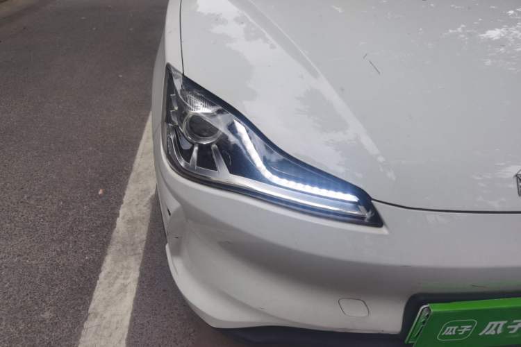 Used NETA V 2021 Long-Range Entertainment Edition Right Front Headlight