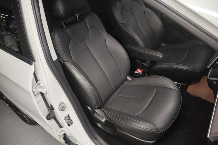 Used NETA V 2021 Long-Range Entertainment Edition Upgrade Model Right Front Seat