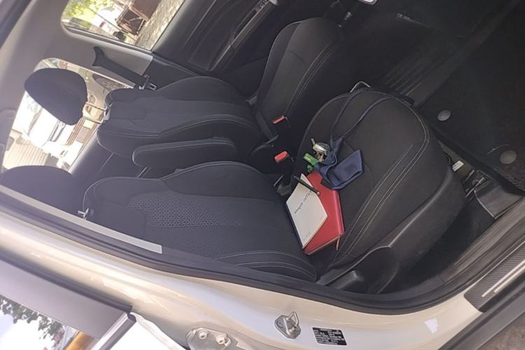 Used NETA V 2021 Standard Range Entertainment Version – Upgraded Model Right Front Seat