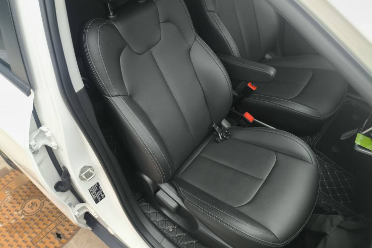 Used NETA V 2021 Long-Range Entertainment Edition Upgrade Model Right Front Seat