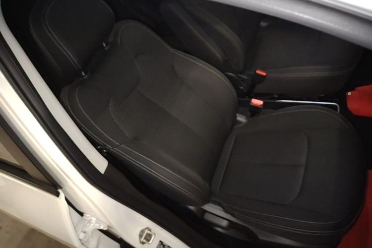 Used NETA V 2021 Standard Range Entertainment Version – Upgraded Model Right Front Seat