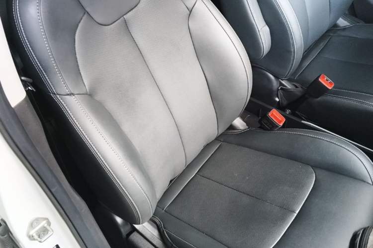 Used NETA V 2021 Long-Range Entertainment Edition Upgrade Model Right Front Seat
