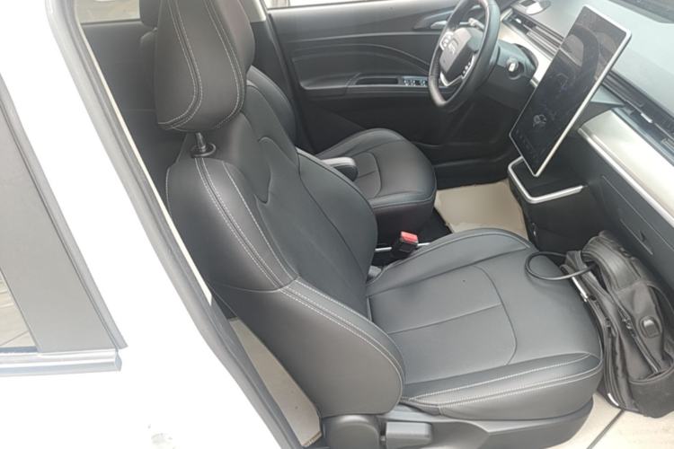Used NETA V 2021 Long-Range Entertainment Edition Upgrade Model Right Front Seat