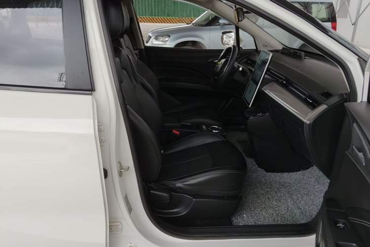 Used NETA V 2021 Long-Range Entertainment Edition Right Front Seat