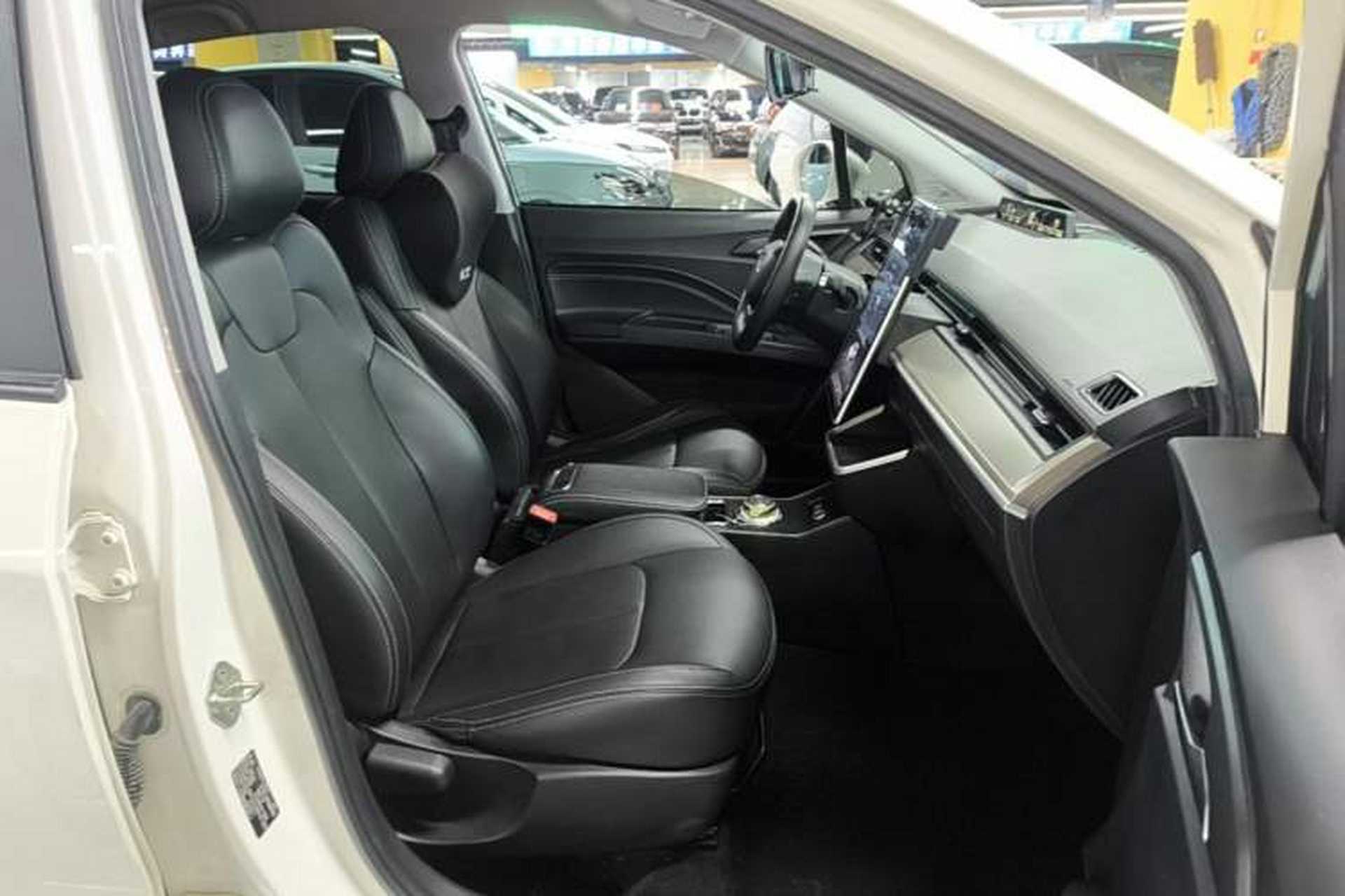 Used NETA V 2021 Long-Range Entertainment Edition Upgrade Model Right Front Seat
