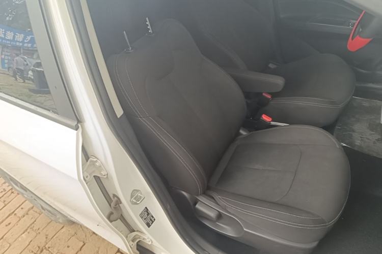 Used NETA V 2021 Standard Range Entertainment Version – Upgraded Model Right Front Seat