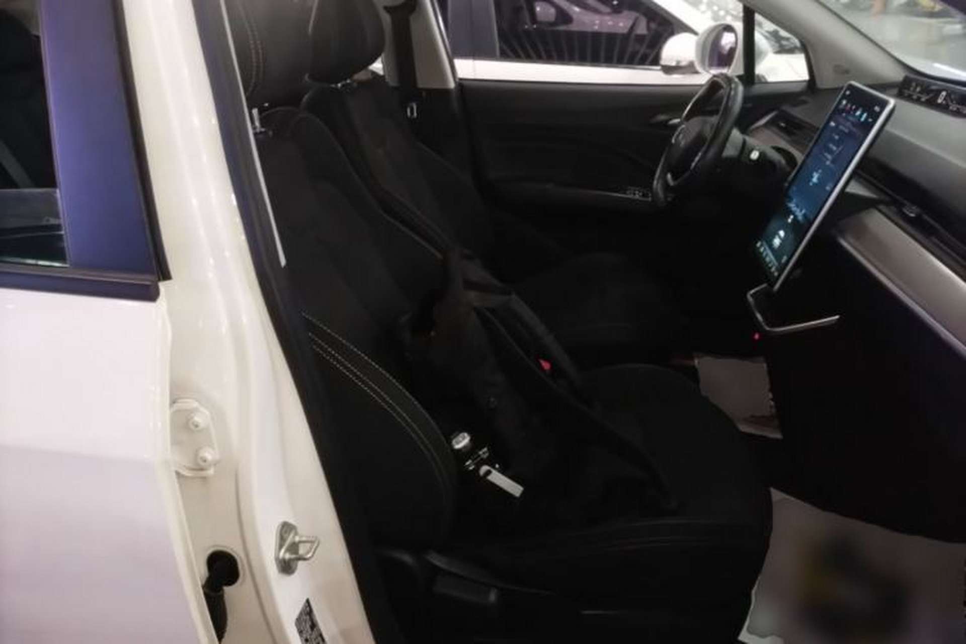 Used NETA V 2021 Standard Range Entertainment Version – Upgraded Model Right Front Seat