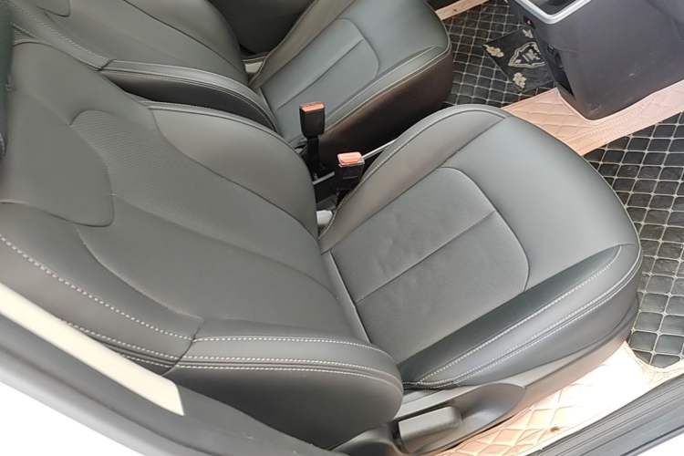 Used NETA V 2021 Long-Range Entertainment Edition Upgrade Model Right Front Seat