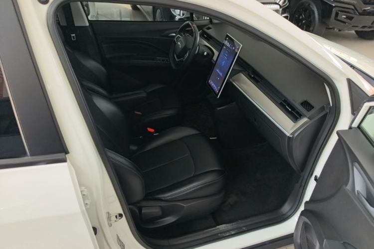 Used NETA V 2021 Standard Range Entertainment Version – Upgraded Model Right Front Seat