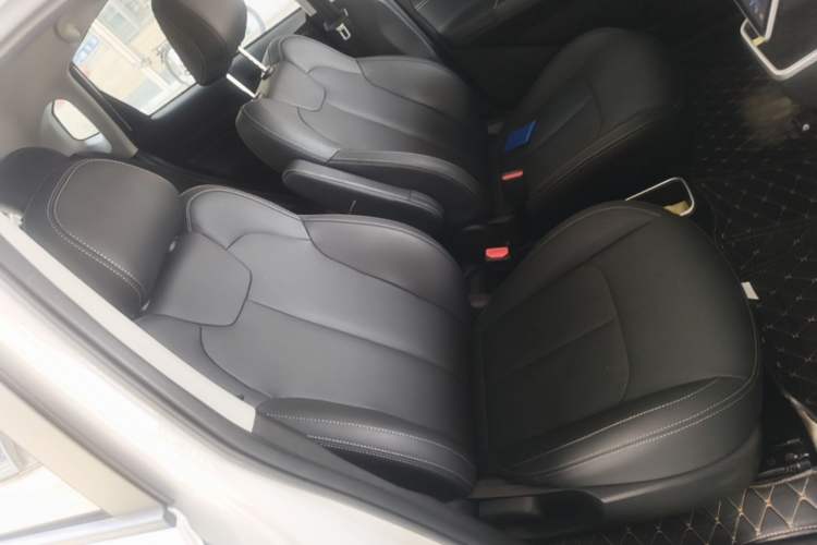 Used NETA V 2021 Long-Range Entertainment Edition Upgrade Model Right Front Seat