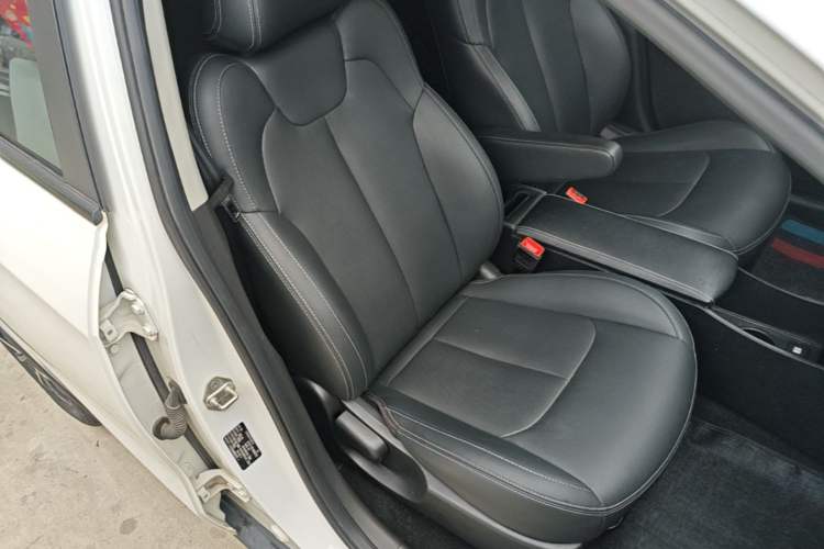Used NETA V 2021 Long-Range Entertainment Edition Upgrade Model Right Front Seat
