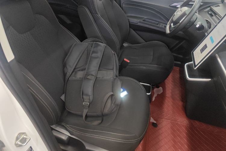 Used NETA V 2021 Standard Range Entertainment Version – Upgraded Model Right Front Seat