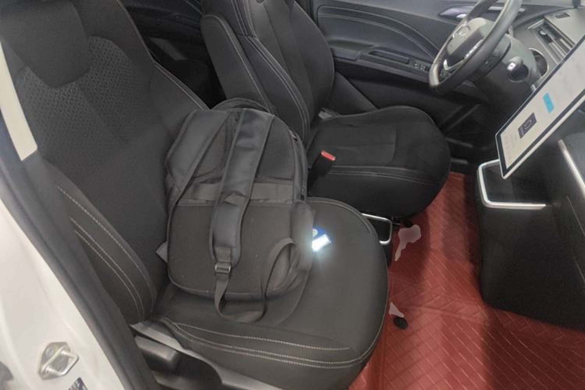 Used NETA V 2021 Standard Range Entertainment Version – Upgraded Model Right Front Seat