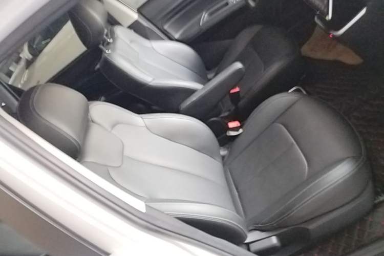 Used NETA V 2021 Long-Range Entertainment Edition Upgrade Model Right Front Seat