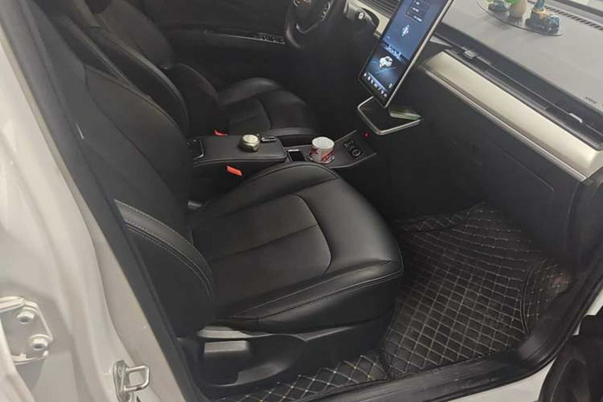 Used NETA V 2021 Long-Range Entertainment Edition Upgrade Model Right Front Seat