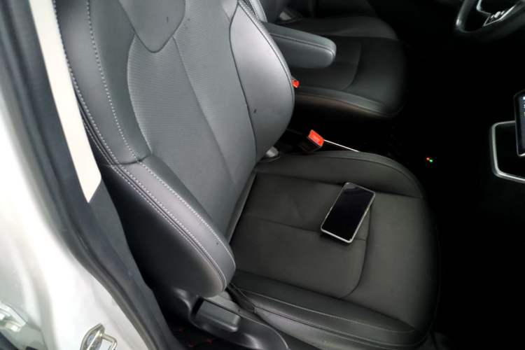 Used NETA V 2021 Long-Range Entertainment Edition Upgrade Model Right Front Seat