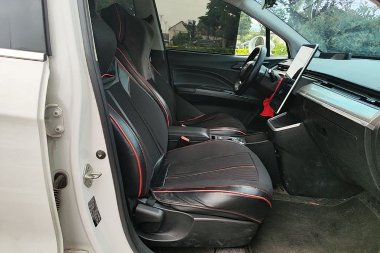 Used NETA V 2021 Long-Range Entertainment Edition Upgrade Model Right Front Seat
