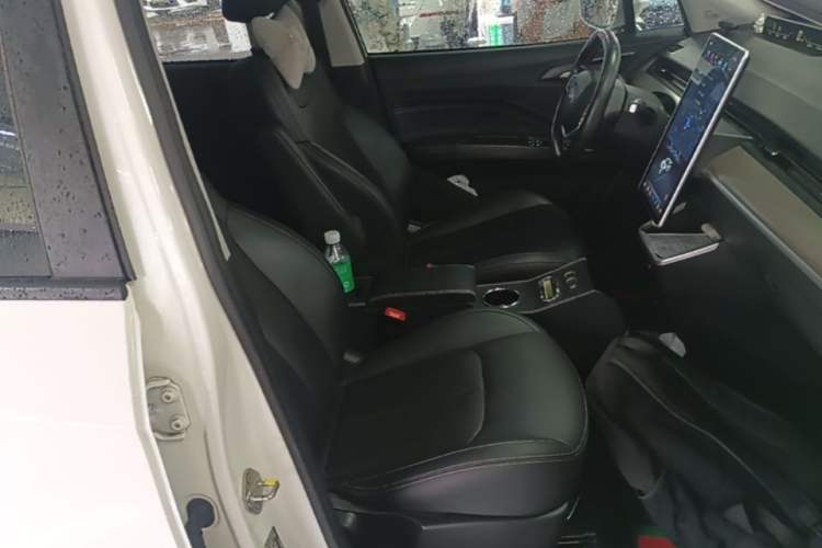 Used NETA V 2021 Long-Range Entertainment Edition Upgrade Model Right Front Seat