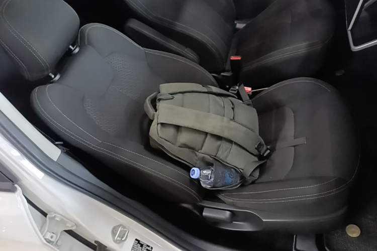 Used NETA V 2021 Standard Range Entertainment Version – Upgraded Model Right Front Seat