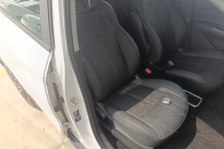 Used NETA V 2021 Long-Range Entertainment Edition Upgrade Model Right Front Seat
