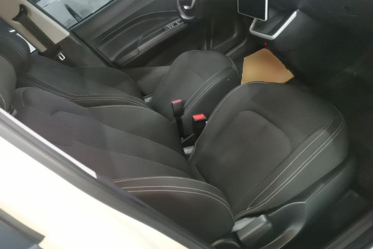 Used NETA V 2021 Standard Range Entertainment Version – Upgraded Model Right Front Seat