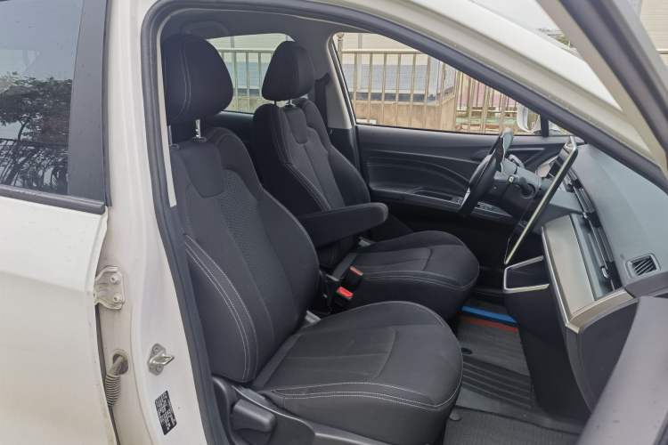 Used NETA V 2021 Standard Range Entertainment Version – Upgraded Model Right Front Seat