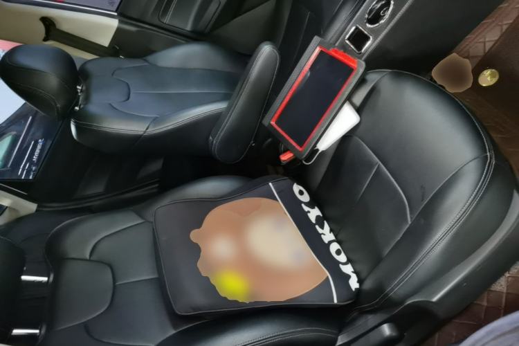 Used NETA V 2021 Standard Range Entertainment Version – Upgraded Model Right Front Seat