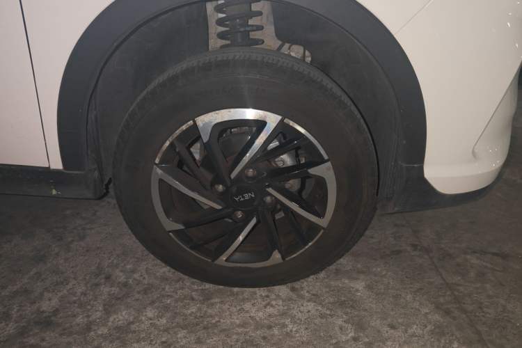 Used NETA V 2021 Long-Range Entertainment Edition Right Front Wheel Hub