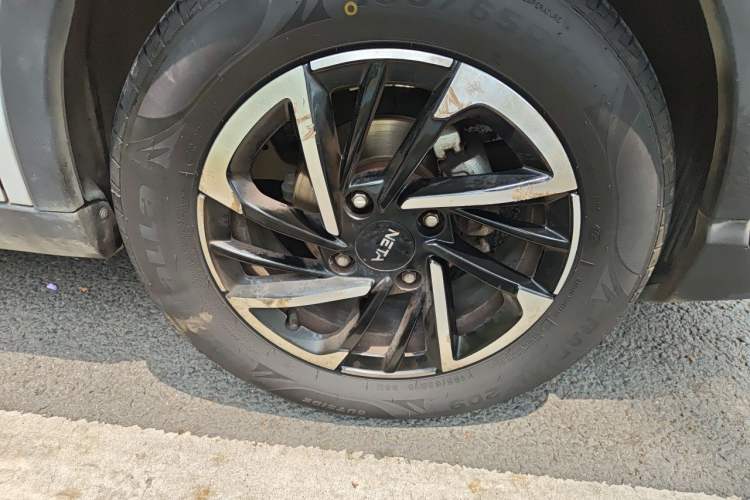 Used NETA V 2021 Long-Range Entertainment Edition Upgrade Model Right Front Wheel Hub