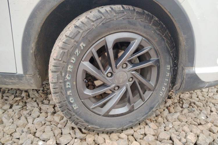 Used NETA V 2021 Standard Range Entertainment Edition Right Front Wheel Hub