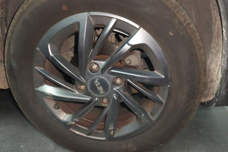 Used NETA V 2021 Standard Range Entertainment Edition Right Front Wheel Hub