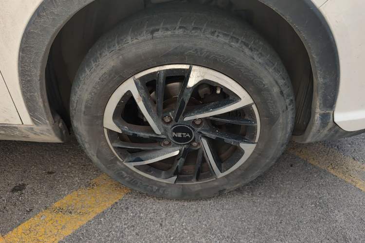 Used NETA V 2021 Long-Range Entertainment Edition Upgrade Model Right Front Wheel Hub