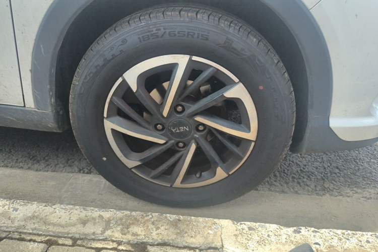 Used NETA V 2021 Long-Range Entertainment Edition Upgrade Model Right Front Wheel Hub