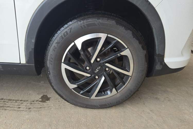 Used NETA V 2021 Long-Range Entertainment Edition Right Front Wheel Hub