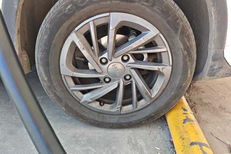 Used NETA V 2021 Standard Range Entertainment Version – Upgraded Model Right Front Wheel Hub