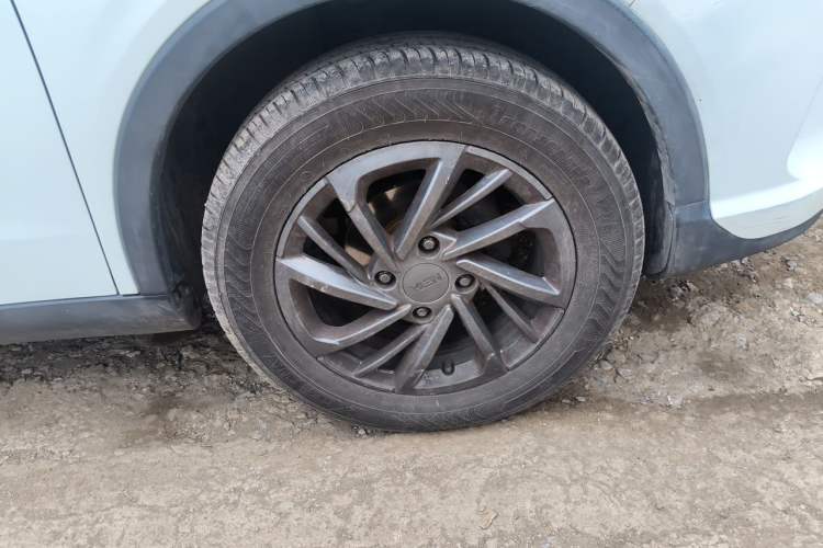 Used NETA V 2021 Standard Range Entertainment Edition Right Front Wheel Hub