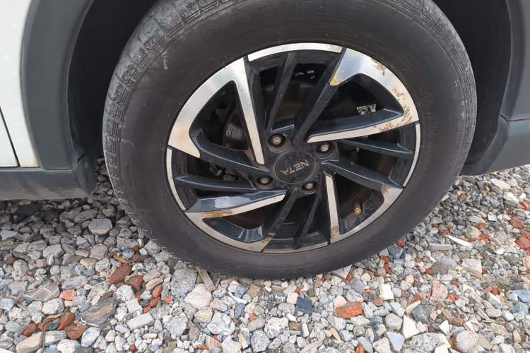 Used NETA V 2021 Long-Range Entertainment Edition Right Front Wheel Hub