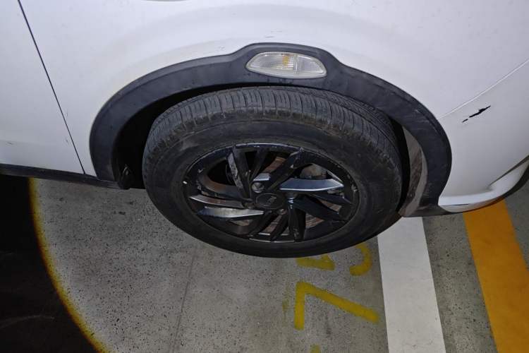 Used NETA V 2021 Standard Range Entertainment Version – Upgraded Model Right Front Wheel Hub