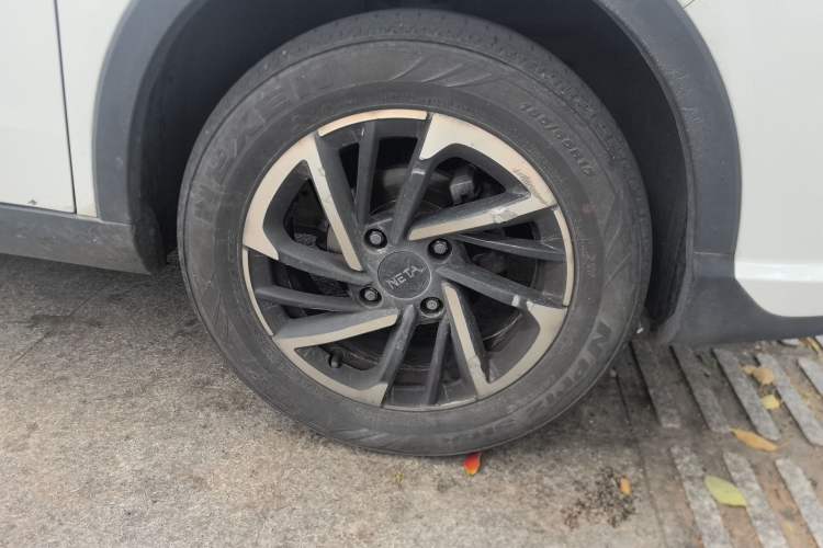 Used NETA V 2021 Long-Range Entertainment Edition Upgrade Model Right Front Wheel Hub