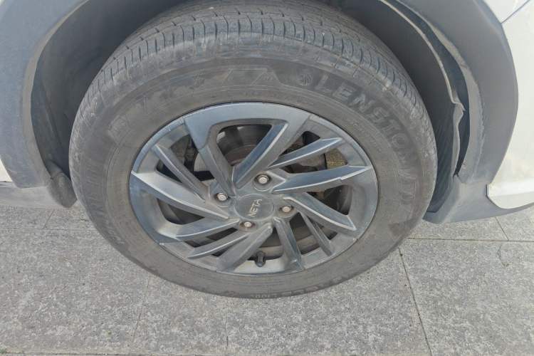 Used NETA V 2021 Standard Range Entertainment Edition Right Front Wheel Hub