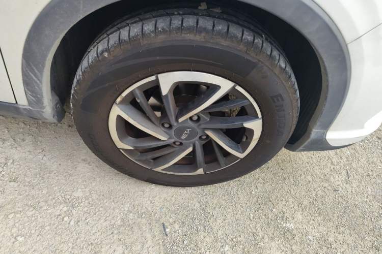 Used NETA V 2021 Long-Range Entertainment Edition Upgrade Model Right Front Wheel Hub