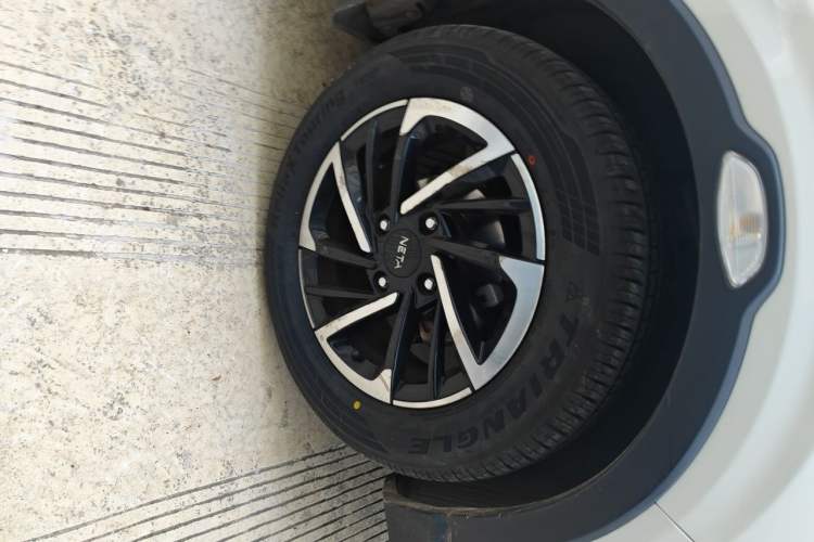 Used NETA V 2021 Long-Range Entertainment Edition Upgrade Model Right Front Wheel Hub