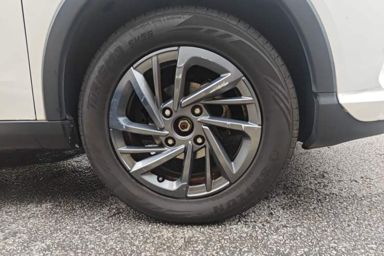 Used NETA V 2021 Standard Range Entertainment Edition Right Front Wheel Hub