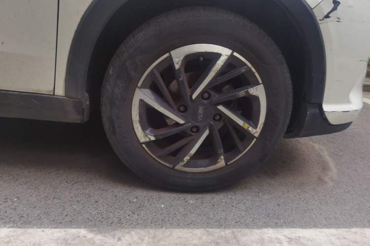 Used NETA V 2021 Long-Range Entertainment Edition Right Front Wheel Hub