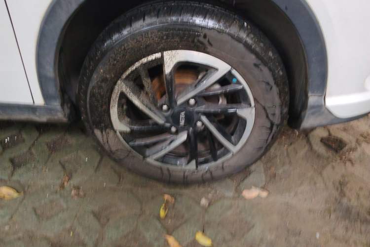 Used NETA V 2021 Long-Range Entertainment Edition Upgrade Model Right Front Wheel Hub