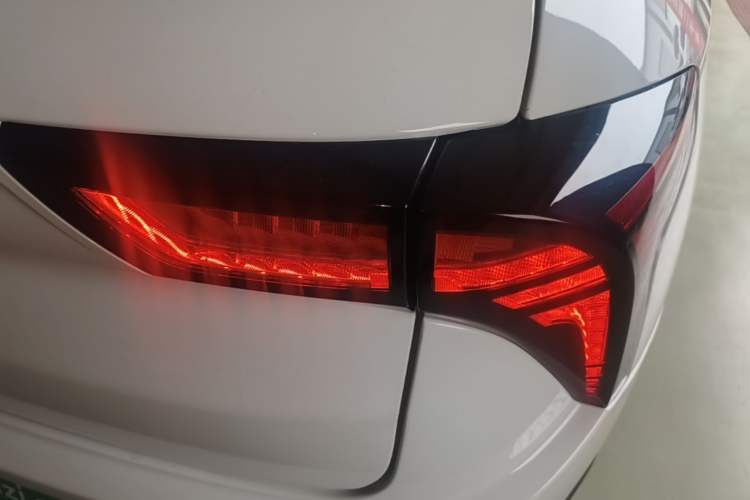 Used NETA V 2021 Standard Range Entertainment Version – Upgraded Model Right Rear Taillight